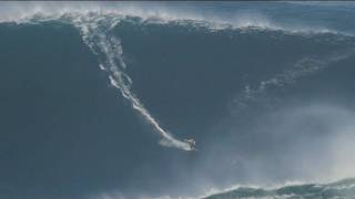 Weltrekord auf der WahnsinnsWelle  Surfer rides 90 foot wave  World Record  Garrett McNamara [upl. by Quartet]