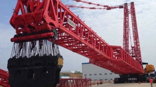 The largest crawler crane in the world [upl. by Emmott]